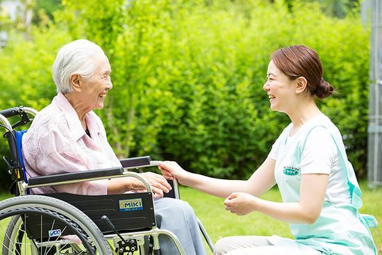 为吸引外国人才 日本在留资格新增“看护”